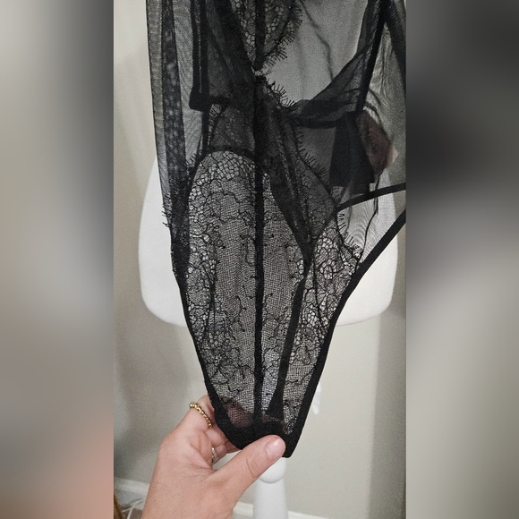 VICTORIA'S SECRET Black V-Wire Lace Plunge Teddy Halter Neck Thong Back.SM NWT - Picture 4 of 12